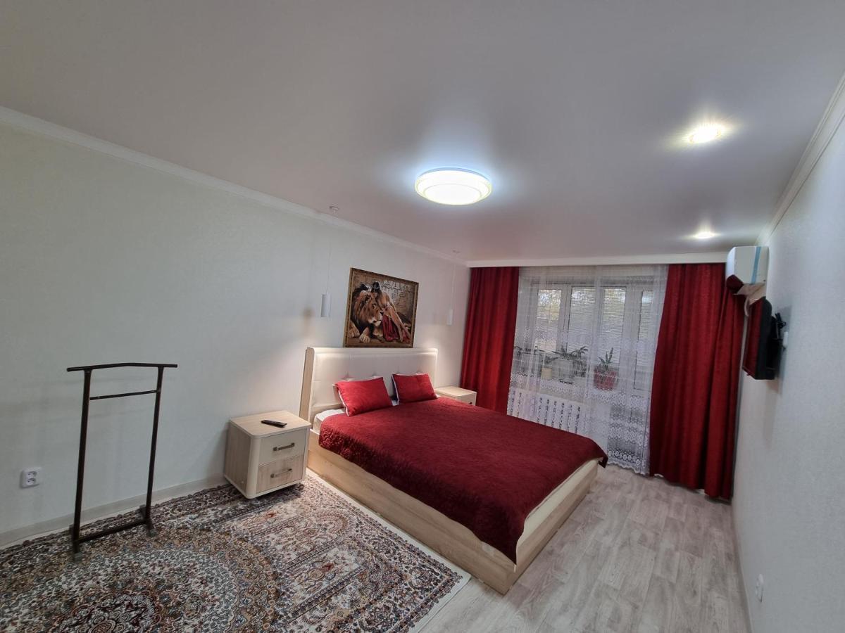 Посуточная Квартира На Мухита C Wi-Fi Uralsk Exterior foto